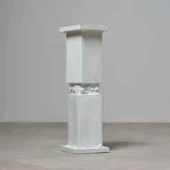 Jenna Basso Pietrobon Piedistallo Brenta+Brenta in ceramica bianca> Cachepot E Portavasi