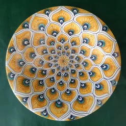 La Bottega del Vasaio Piuma di pavone gialla ⌀ Piatto decorativo da 20 cm><noscript><img width=