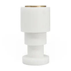 FiammettaV Home Collection Portacandele in marmo di Carrara e ottone di Jacopo Simonetti><noscript><img width=