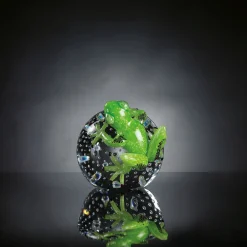 VGnewtrend Rana di vetro verde su sfera> Statuine