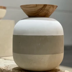 Pimar Limestone Rito N. 3 C Vaso in Pietra Leccese con Coperchio in Legno d'Ulivo> Vasi Con Coperchio