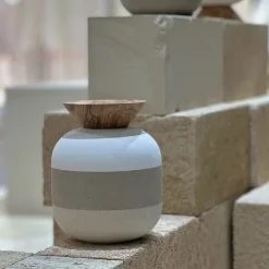 Pimar Limestone Rito N. 3 C Vaso in Pietra Leccese con Coperchio in Legno d'Ulivo><noscript><img width=