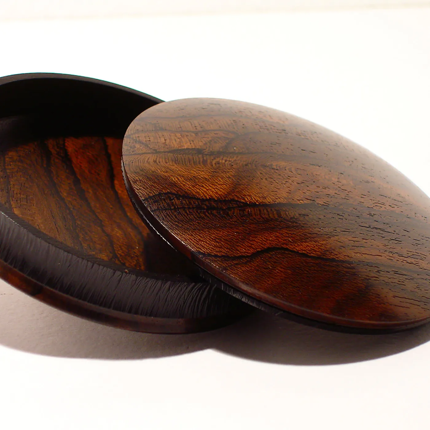 Mauro Sarti Scatola Bombè in ziricote ed ebano> Scatole