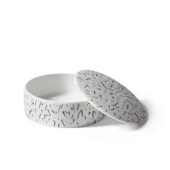 Cassina Scatola rotonda in bianco e nero Post Scriptum di Formafantasma #1><noscript><img width=