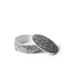 Cassina Scatola rotonda in bianco e nero Post Scriptum di Formafantasma #2><noscript><img width=