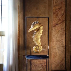 PB Studio Artigiano Scultura con cornice in oro a forma di cavalluccio marino> Statuine