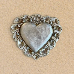 Amelia Corvino Scultura Da Parete Milagros Cuore Sacro In Gesso Argento><noscript><img width=