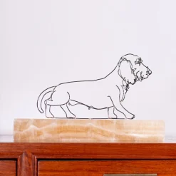 Profilo Scultura di Bassotto in Passeggiata su Base in Onice Cappuccino> Statuine