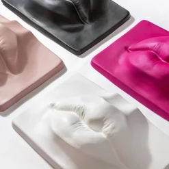 Stefania Boemi Scultura di labbra di pirata><noscript><img width=