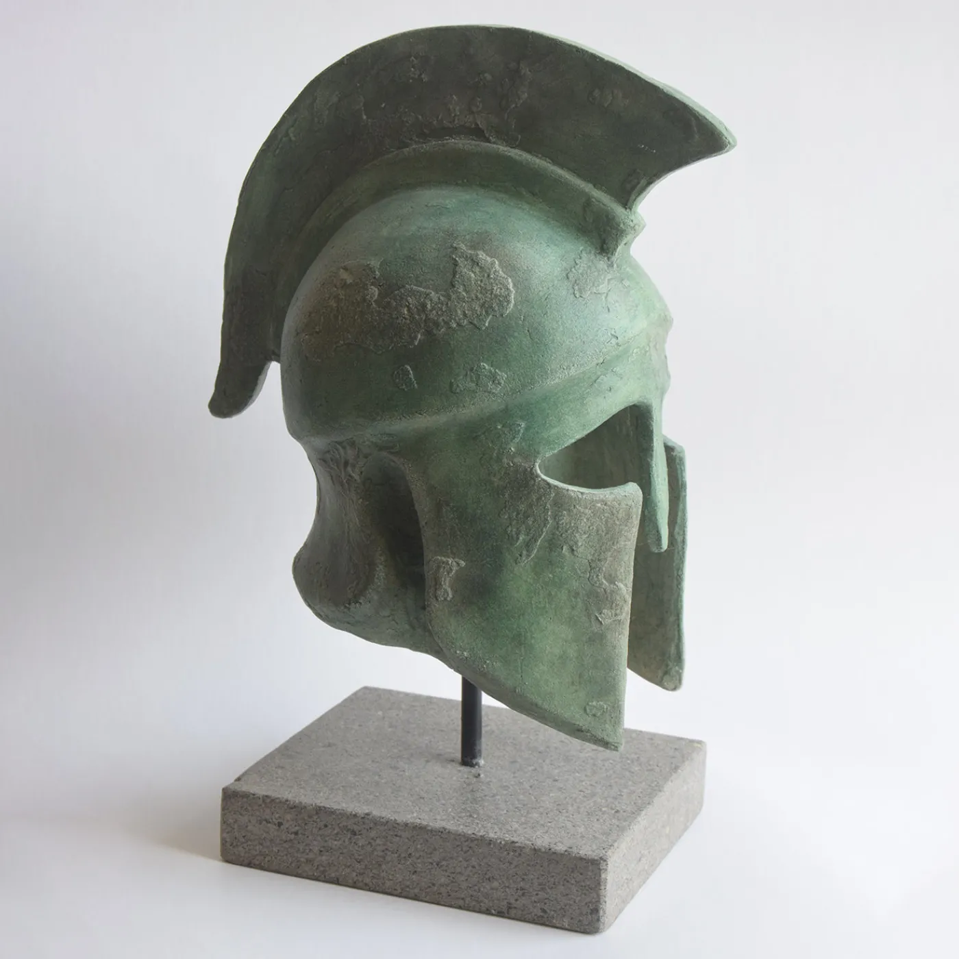 Todini Sculture Scultura in ceramica Elmo Corinzio con base> Statuine