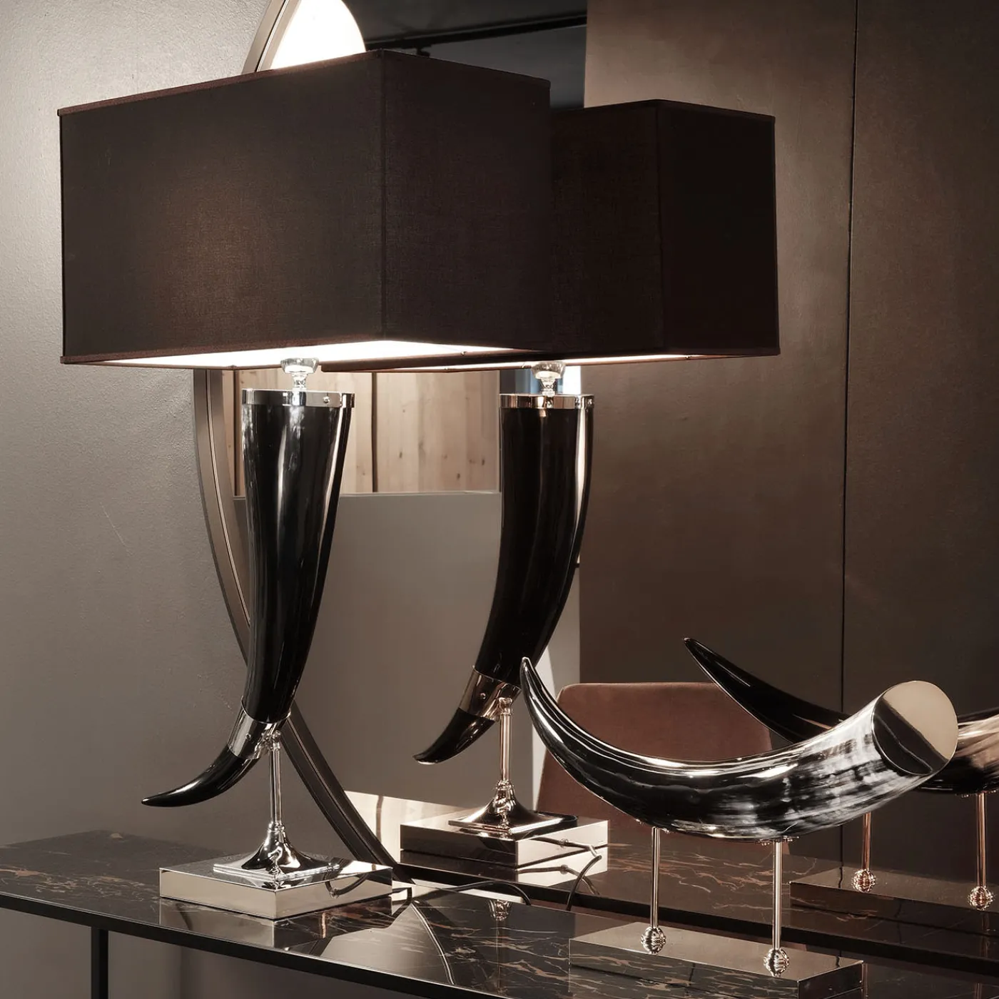 Petri Firenze Scultura in corno nero curvo> Sculture Decorative