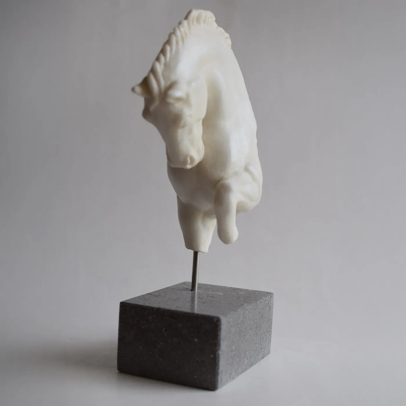 Todini Sculture Scultura in marmo a frammento di cavallo con base> Statuine