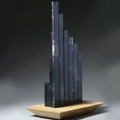 Ennio Nonni Scultura in marmo Grattacielo Nero> Sculture Decorative
