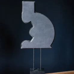 DareForma Scultura in pelle grigia Il Monaco><noscript><img width=