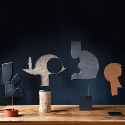 DareForma Scultura in pelle grigia Il Monaco><noscript><img width=