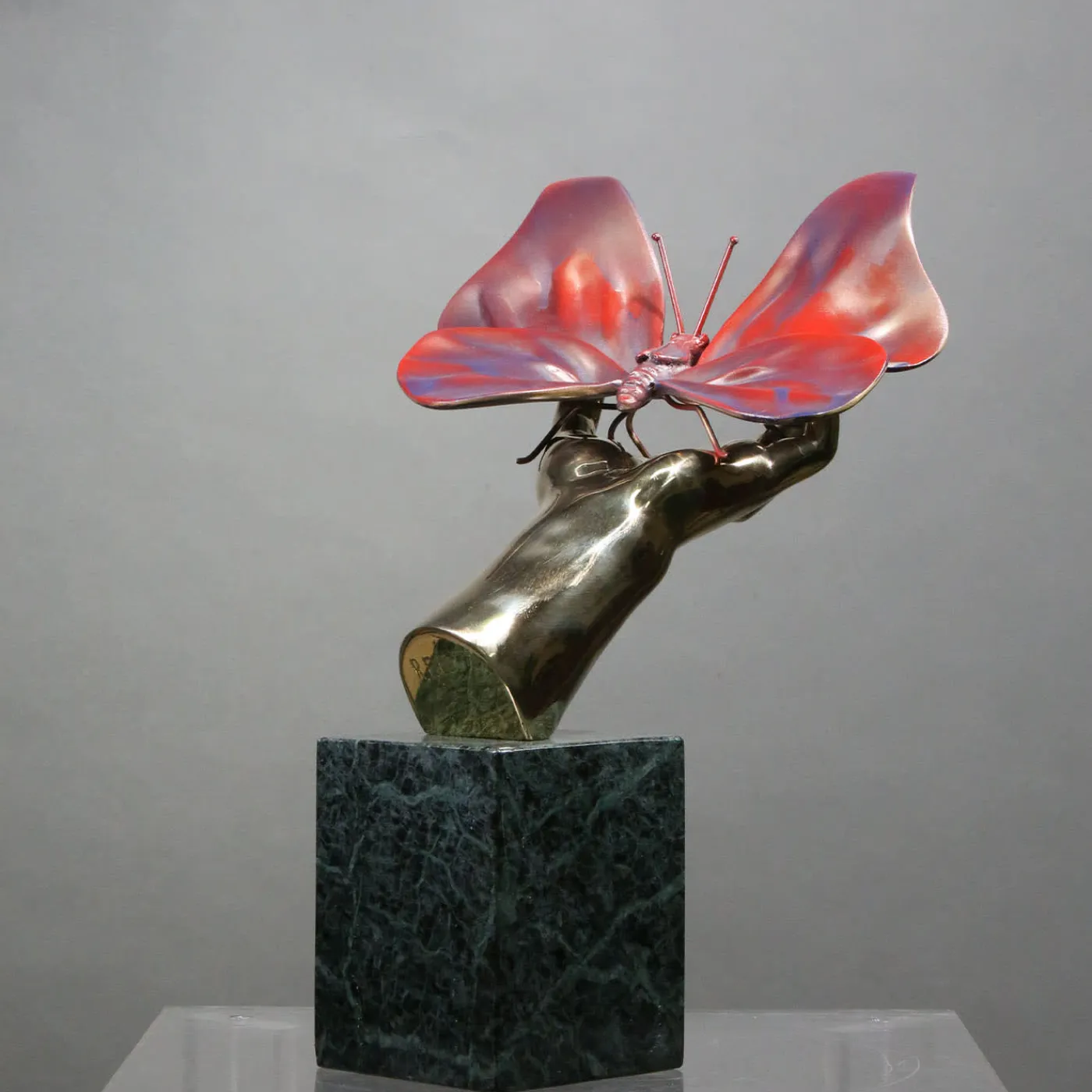 Fonderia Artistica Ruocco Scultura Mano Farfalla in bronzo policromo> Sculture Decorative