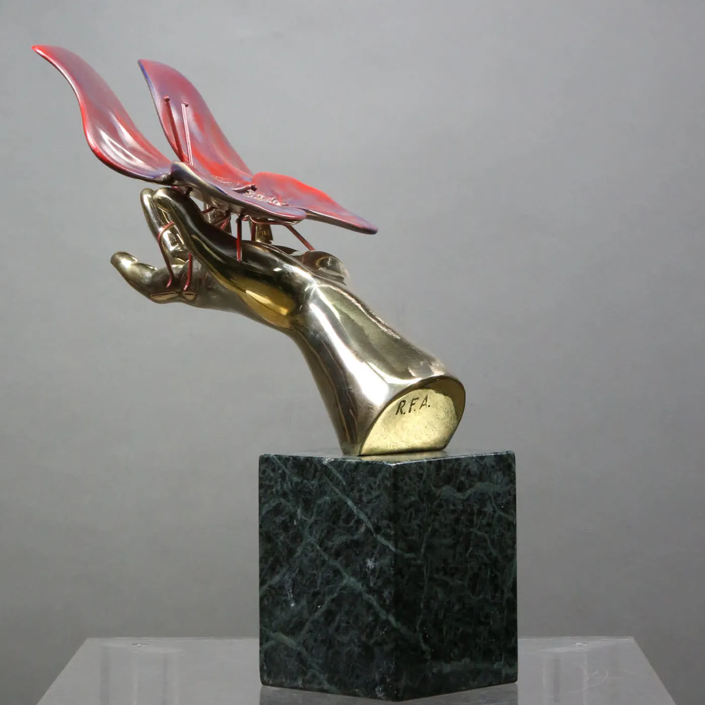 Fonderia Artistica Ruocco Scultura Mano Farfalla in bronzo policromo> Sculture Decorative