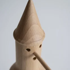 Billiani 1911 Scultura Pinocchio The Biggest Lie in Legno Marrone di Matteo Ragni><noscript><img width=