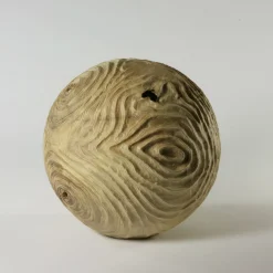 Nicola Tessari Scultura sferica di locuste nere di forma cava Impossiballs><noscript><img width=