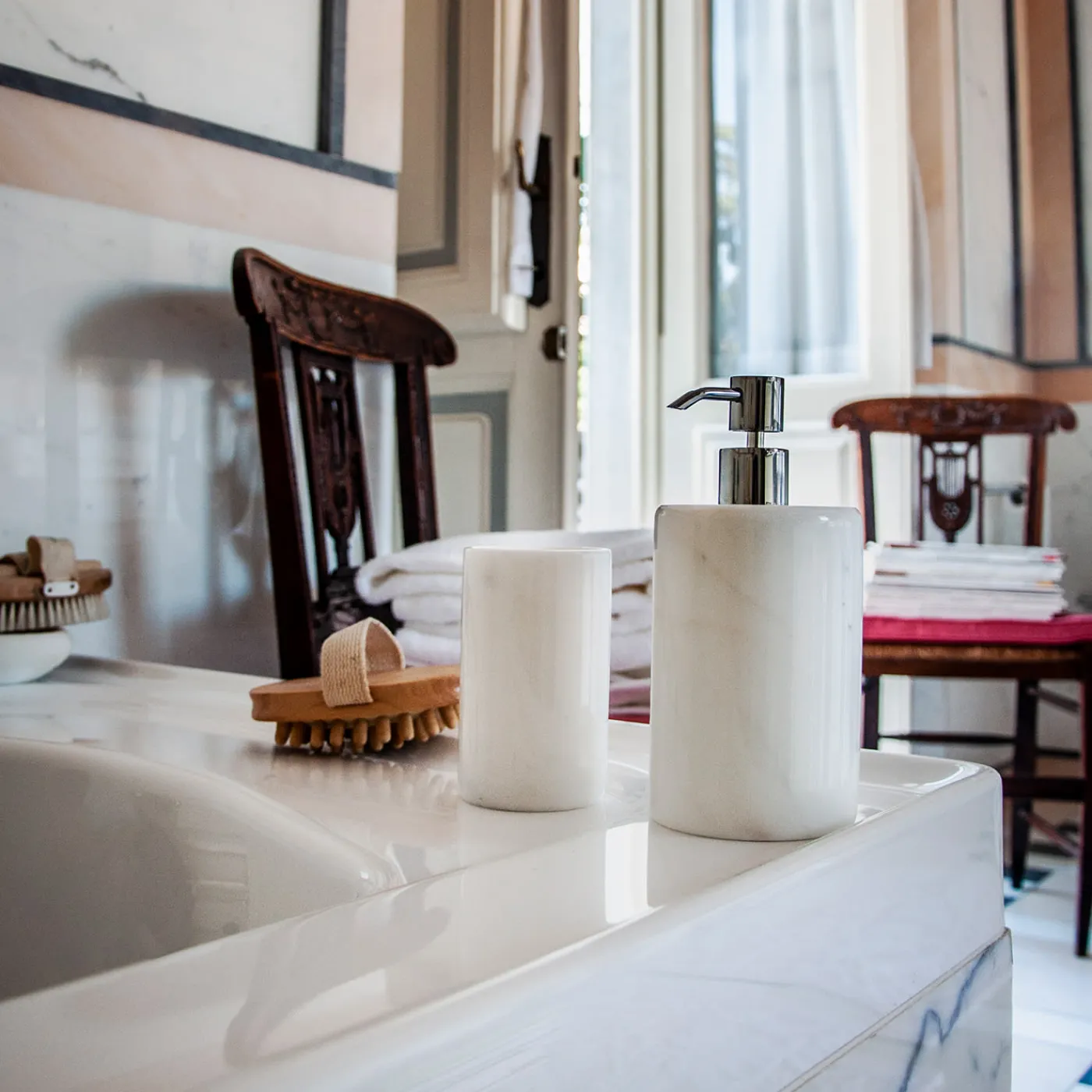 FiammettaV Home Collection Set da bagno rotondo in marmo bianco di Carrara> Arredo Bagno