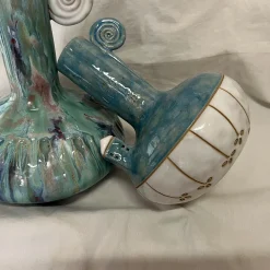 Metakeramos Set di 2 Anfore Spirali nel Tempo in Ceramica Azzurra della Collezione Micromondo><noscript><img width=