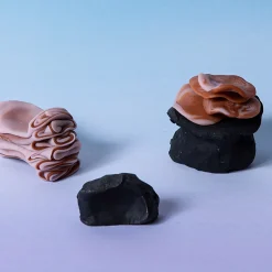 NIVA Design Set di 4 pomelli neri per porte Impronta #1 di Nicole Valenti><noscript><img width=