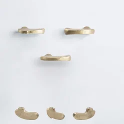 NIVA Design Set di 4 pomelli per porte in ottone Inca #1 di Nicole Valenti> Maniglie