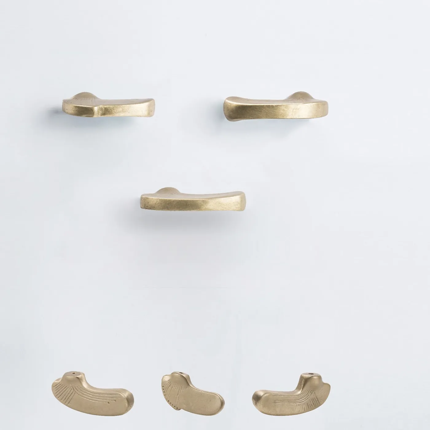 NIVA Design Set di 4 pomelli per porte in ottone Inca #2 di Nicole Valenti> Maniglie