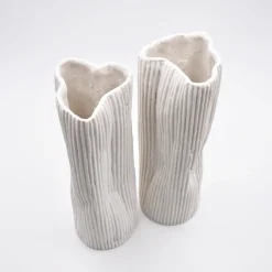 Design Center 1991 Set di 2 Vasi Decorativi "Paesaggio 19 #1" Bianchi di Nino Basso> Vasi Decorativi