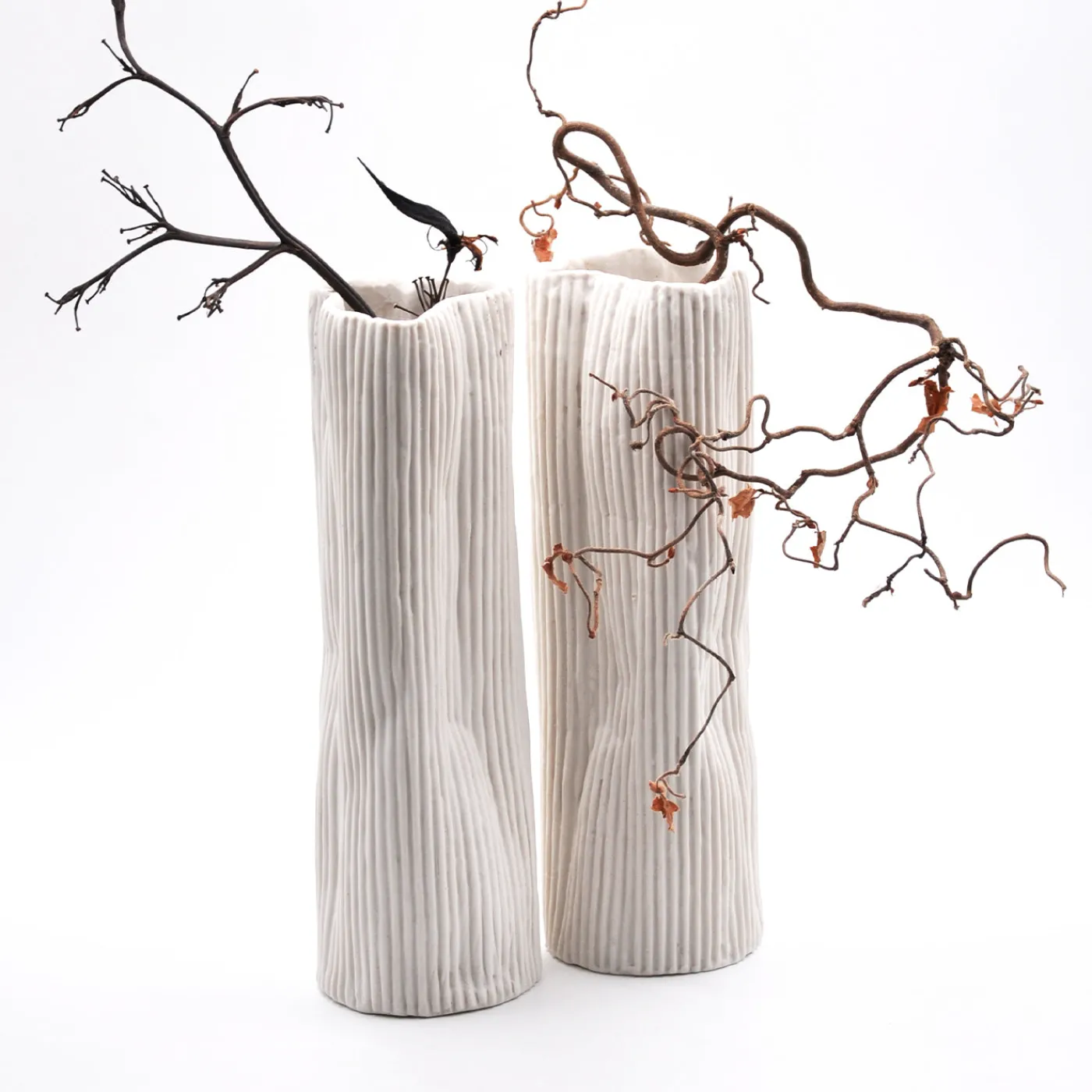 Design Center 1991 Set di 2 Vasi Decorativi "Paesaggio 19 #1" Bianchi di Nino Basso> Vasi Decorativi