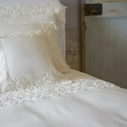 Mastro Raphael Set di lenzuola e due federe ricamate in avorio Dune Merveille><noscript><img width=