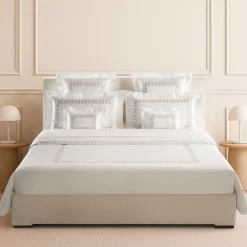 Biancoperla Set Lenzuola QENA ricamate in Cotone Percalle Bianco><noscript><img width=