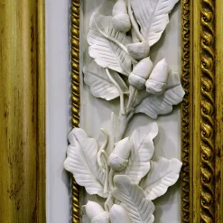 Caiafa Specchio da parete dorato con decorazioni in porcellana biscuit di Capodimonte> Specchi Da Parete