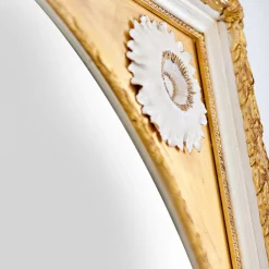 Caiafa Specchio da parete dorato con girasoli in porcellana di Capodimonte e dettagli in oro><noscript><img width=