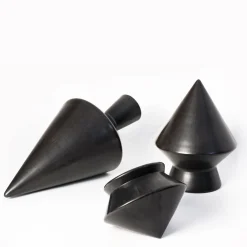 Studio Lievito Specchio da tavolo Nero 52 bucchero di e Maddalena Vantaggi> Sculture Decorative