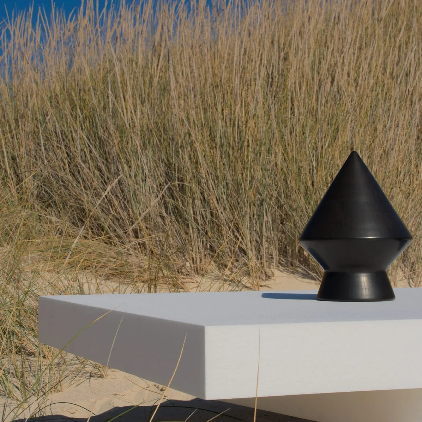 Studio Lievito Specchio da tavolo Nero 30 bucchero di e Maddalena Vantaggi> Sculture Decorative