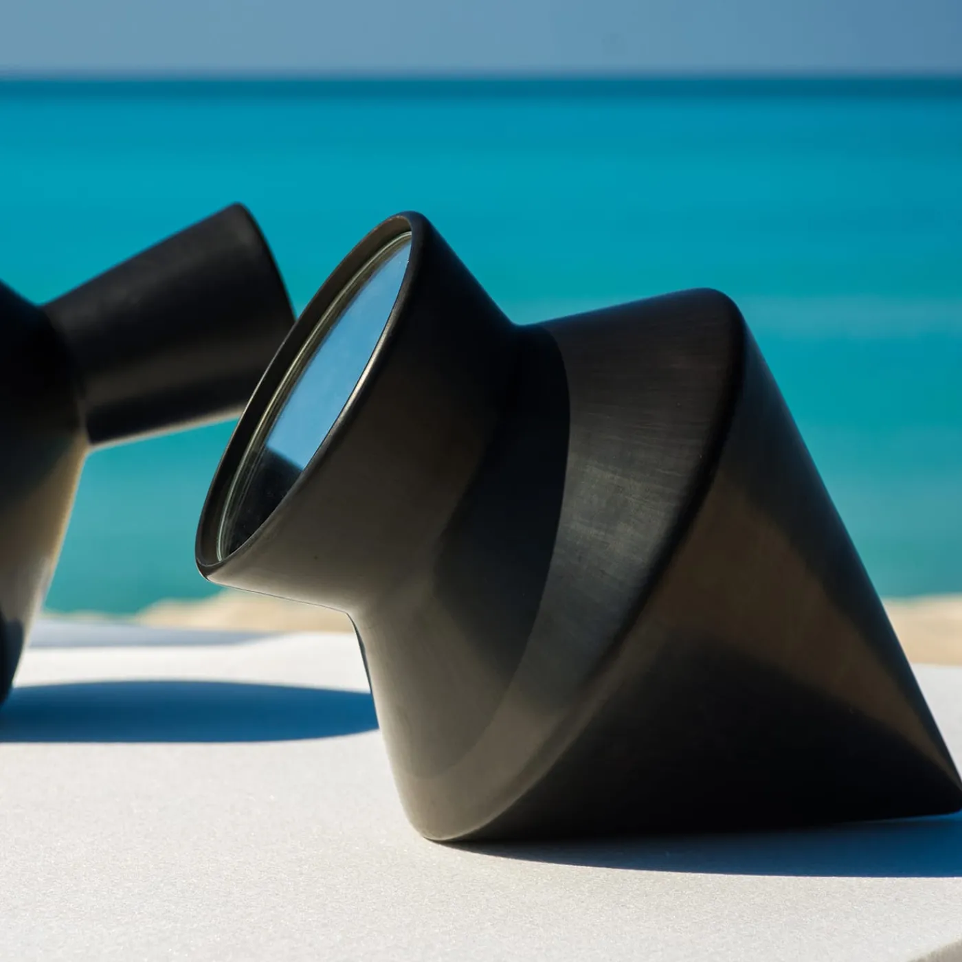 Studio Lievito Specchio da tavolo Nero 30 bucchero di e Maddalena Vantaggi> Sculture Decorative