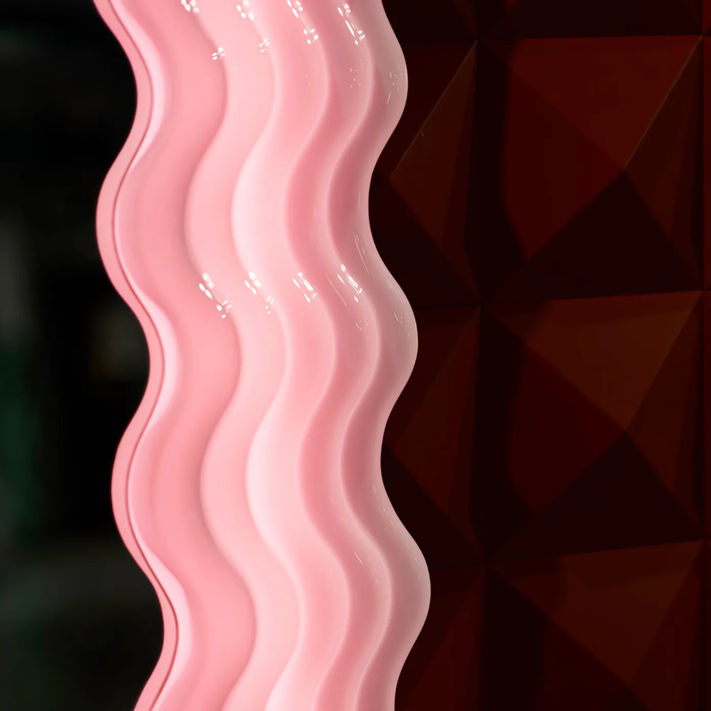 Poltronova Specchio e lampada da terra Ultrafragola di Ettore Sottsass> Specchi Da Terra