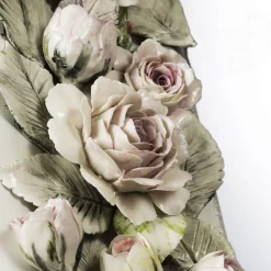 Caiafa Specchio rettangolare con rose in porcellana di Capodimonte e finitura laccata bianco porcellana><noscript><img width=