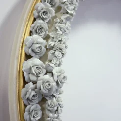 Caiafa Specchio rotondo dorato con rose in porcellana di Capodimonte><noscript><img width=