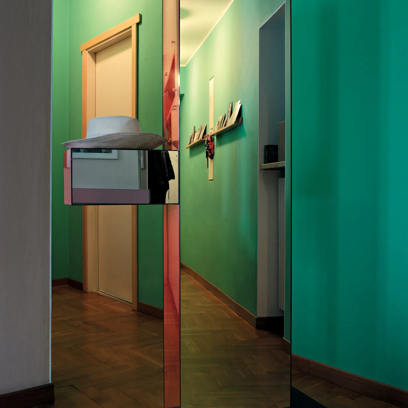 Glas Italia Specchio Totem Shibam 2 di Ettore Sottsass> Specchi Da Terra