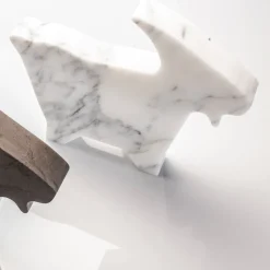 Kimano Statuetta bianca di capra di Alessandra Grasso> Statuine