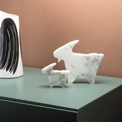 Kimano Statuetta bianca di capra di Alessandra Grasso><noscript><img width=