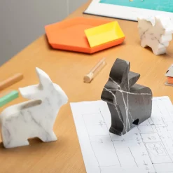 Kimano Statuetta grigia Bunny di Alessandra Grasso><noscript><img width=