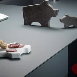 Kimano Statuetta grigia Maialino di Alessandra Grasso><noscript><img width=