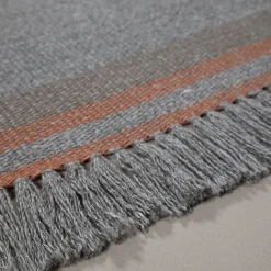 Amini Tappeto Coco Composite Gray Recycled PET In&Outdoor di Carlotta Fortuna><noscript><img width=