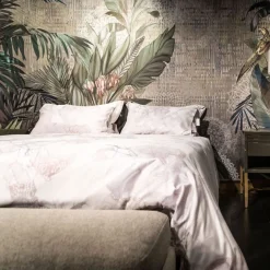 KOHRO Tessuto da rivestimento in poliestere Sarasvati verde e bronzo><noscript><img width=