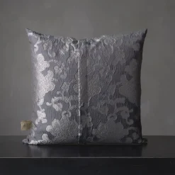 The House of Lyria Tweedia Cuscino quadrato in jacquard azzurro floreale><noscript><img width=