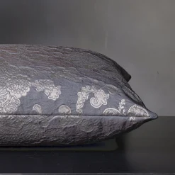 The House of Lyria Tweedia Cuscino quadrato in jacquard azzurro floreale><noscript><img width=