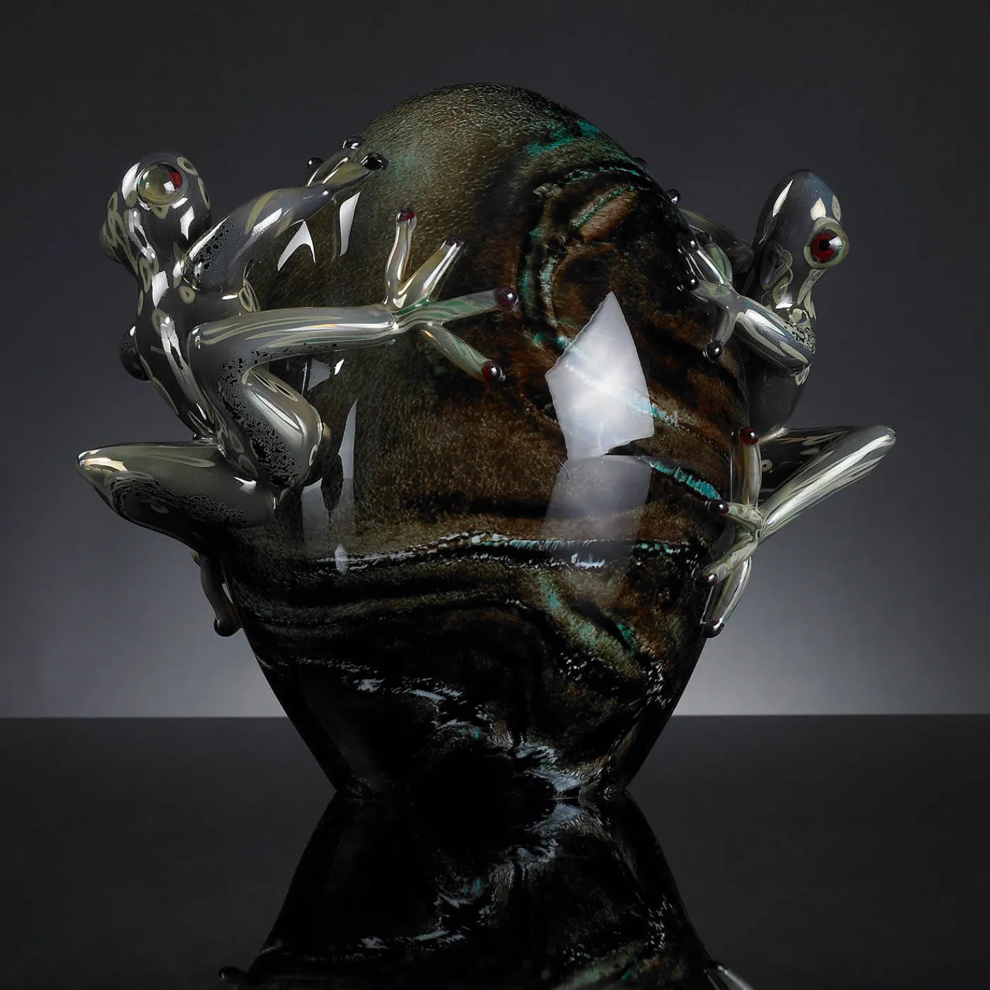 VGnewtrend Uovo di vetro con rane grigie> Statuine